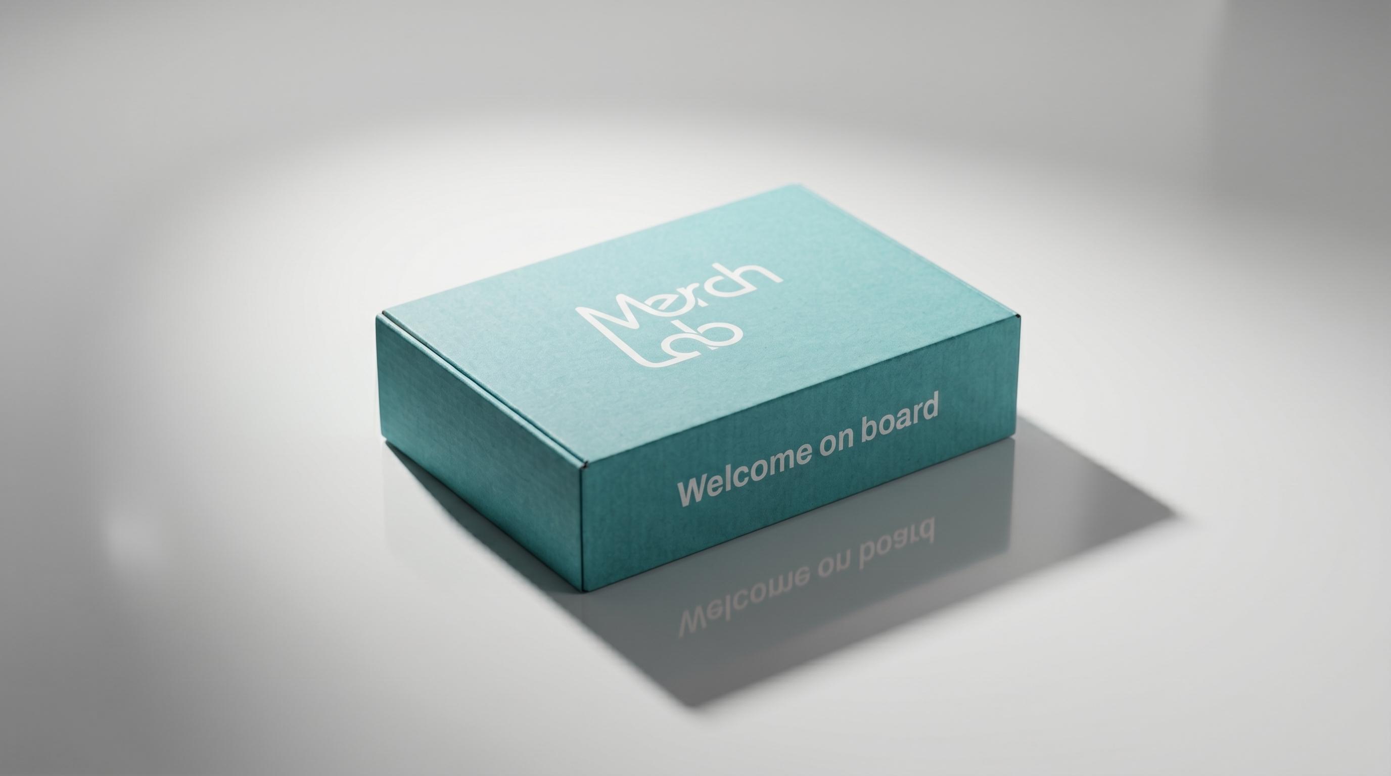 MerchLab MerchLab Box – Werbeartikel mit Unternehmensbranding, Hochwertiger Karton
